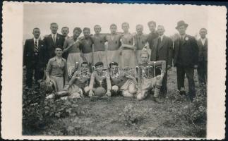 1938 Déva, focicsapat, fotó, hátulján feliratozva, 8×13,5 cm