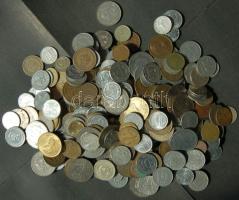 1kg vegyes fémpénz, egész világ, régi és új