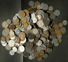 1kg vegyes fémpénz, egész világ, régi és új