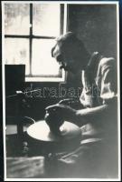 1974 Korond, Lajos bácsi, a fazekas, 3 db fotó, hátuljukon feliratozva/dedikálva, 9×14 cm