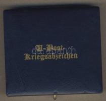 Német 3. Birodalom 1940-es évek tengeralattjáró kitüntetés, fém aranyozva, eredeti díszdobozban T:2 ...
