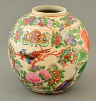 Jelzett kínai Famille rose váza, kézzel festett, apró kopás nyomokkal, m:18,5 cm