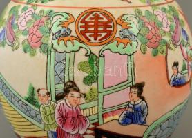 Jelzett kínai Famille rose váza, kézzel festett, apró kopás nyomokkal, m:18,5 cm