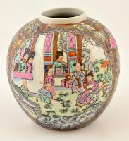 Jelzett kínai Famille rose váza, kézzel festett, apró kopás nyomokkal, m:18,5 cm