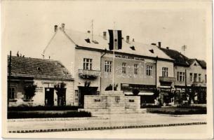 1949 Siófok, Balaton szálló, országzászló, Winger üzlete