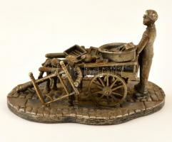 Jelzett angol kisplasztika (The Tudor Mint: Rag and bone man), bronz, 13×7×8 cm