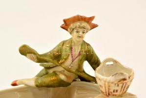 Ifjú a csónakkal, kézzel festett, apró lepattanással, jelzés nélkül, m: 10 cm, h: 13 cm