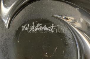 Valsaint Lambert tálka, formába öntött, apró foltokkal, jelzett, 16×15 cm