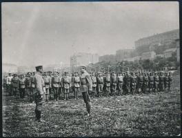 Az újjászervezett Vörös Hadsereg munkásezredei felvonulnak a Vérmezőn, modern előhívás, hátoldalon feliratozva, 9×12 cm