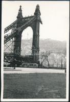 cca 1950-1960 A háborúban felrobbantott régi Erzsébet híd pillére, mögötte a Citadella, 9,5×6,5 cm