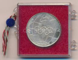 1972. "Olimpia - München" jelzett Ag emlékérem plombált "ÁPV" tokban. Szign.: KD...