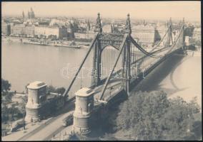 cca 1930 Budapest, régi Erzsébet híd villamossal, 11,5×16,5 cm