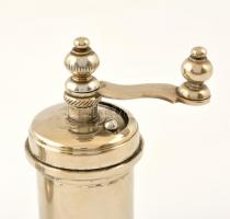 Ezüstözött alpakka sószóró és kis borsdaráló, m: 8 és 9 cm