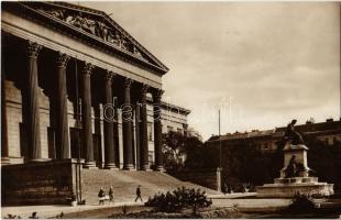 Budapest VIII. Magyar Nemzeti Múzeum, Arany János szobor. Csiky Foto