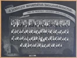 1952 A Debreceni Református Theológiai Akadémia 1951-1952 tanévben végzett hallgatói, tablófotó, üvegezett fa keretben, 17x23 cm.