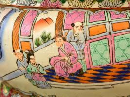 Jelzett kínai Famille rose köretes/leveses tál és tál, kézzel festett, apró kopás nyomokkal, m:19×27...