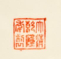 Jelzett kínai Famille rose köretes/leveses tál és tál, kézzel festett, apró kopás nyomokkal, m:19×27...