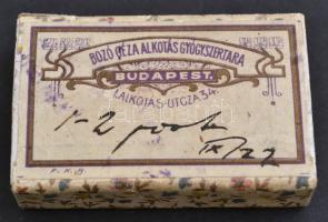 Bozó Géza Alkotás gyógyszertára, kis papír dobozka (skatulya), 5,5×3,5×1,5 cm