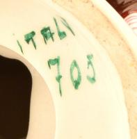 Jelzett (Italy) kézzel festett mázas porcelán kendős asszony figura, apró kopásnyomokkal,  m:13,5 cm