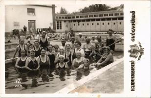 35 db főleg régi magyar és történelmi magyar városképes lap, néhány fotó / 35 mainly pre-1945 Hungar...