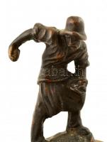 Jelzés nélkül: Vető paraszt (2 db). Bronz, fa talpazaton, egyik  levált a talapzatról, m:11 cm (21 c...