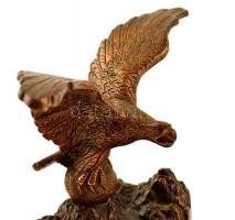 Jelzés nélkül: Turul. Réz, dupla talapzaton, m: 16 cm, h:22 cm