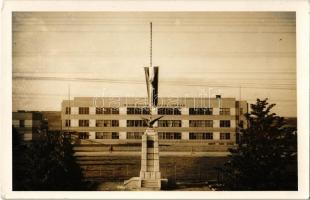 1943 Aknaszlatina, Slatinské Doly, Solotvyno; M. kir. állami polgári iskola, Magyra országzászló / school, Hungarian flag. photo