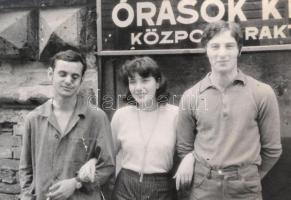 Vegyes fotó tétel, kb. 100-120 db, dobozban,közte modernek és régiek is, 8x12 cm és 6x4 cm közötti m...