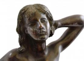 Jelzés nélkül: Álló női akt, bronz, fa talapzaton, m: 27 cm