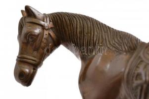 Jelzés nélkül: Ló nyereggel. Bronz, fa talapzaton, m: 10 cm