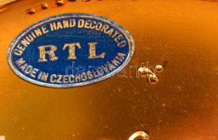 RTL csehszlovák talpas kehely, plasztikus díszítéssel, kézzel festett, hibátlan, jelzett, m: 11,5 cm...