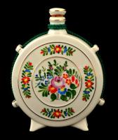 Hollóházi porcelán kulacs + 5 db kupica, kézzel festett, jelzett, apró kopásnyomokkal