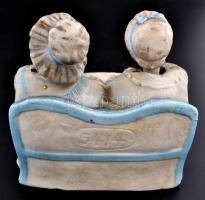 Idős hölgyek, kézzel festett biszkvit porcelán, jelzés nélkül, kopott piszkos, m: 9 cm
