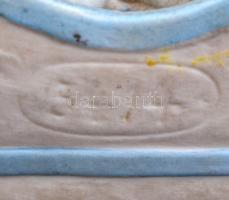 Idős hölgyek, kézzel festett biszkvit porcelán, jelzés nélkül, kopott piszkos, m: 9 cm