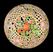 Herendi szamócás áttört nagy bonbonier, kézzel festett, jelzett (tanuló), apró kopásnyomokkal, d: 19...