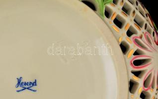 Herendi szamócás áttört nagy bonbonier, kézzel festett, jelzett (tanuló), apró kopásnyomokkal, d: 19...