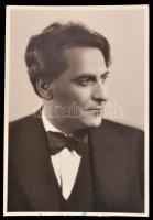 1930-1954 Ádám Jenő (1896-1982) hagyatéka: egy aláírt fotója (12x8 cm.), egy általa lejegyzett népda...