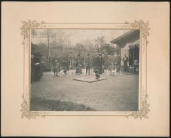 cca 1910 Kutyazsűrizés 2 db fotó díszes paszpartuval 26x21 cm