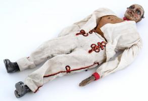 cca 1900 Vásári báb figura (ifjú legény), faragott festett fa fejjel, ólom cipőkkel (kopott), korabeli népi ruha viseletben, m: 54 cm