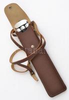 Régi fotós állvány, kihúzható lábakkal, bőr tokban, egy láb kijár, összecsukva: 28,5 cm, kihúzva: 10...