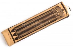 Régi fotós állvány, kihúzható lábakkal, eredeti papírtokban, összecsukva: 23,5 cm, kihúzva: 102 cm