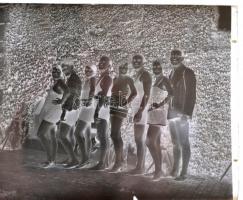 cca 1930 Strandfotók,1 db üvegnegatív, 8 db filmnegatív, 6 db fotó, összesen 15 db, közte 3 db Széch...