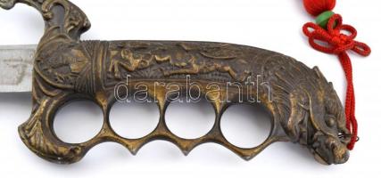 Kínai dísztőr, figurális réz díszítésekkel 59 cm