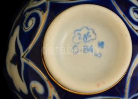 Keleti teás készlet, hiányos: 1 db kiöntő + 1 db tányér + 6 db csésze, kézzel festett, jelzett, kis ...