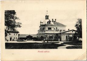 1911 Stubnyafürdő, Túróchévíz, Stubnianske Teplice, Turcianske Teplice; Fürdő udvar / spa, bathing house, courtyard (fa)