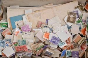 Vegyes papírrégiség tétel, közte levelek, nyomtatványok, ex libris-szek, sok bélyeggel