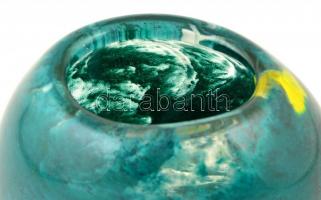 L Szabó Erzsébet (1935-): Fújt váza, többrétegű, anyagában színezett, jelzett, hibátlan, m: 15 cm