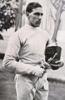 1936 Kb. 50 db olimpiai gyűjtői cigarettakép, rajtuk fekete-fehér fotókkal, köztük 2 db magyar vonat...