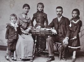 cca 1890-1910 Vegyes keményhátú fotó tétel, közte egy fotó kartonon, kb. 50 db. Portré fotók, változ...