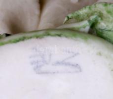 Kis porcelán rózsa, kézzel festett, jelzett, apró lepattanásokkal, m: 3,5 cm